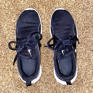 Nike youth boys size 4 tennis shoes.